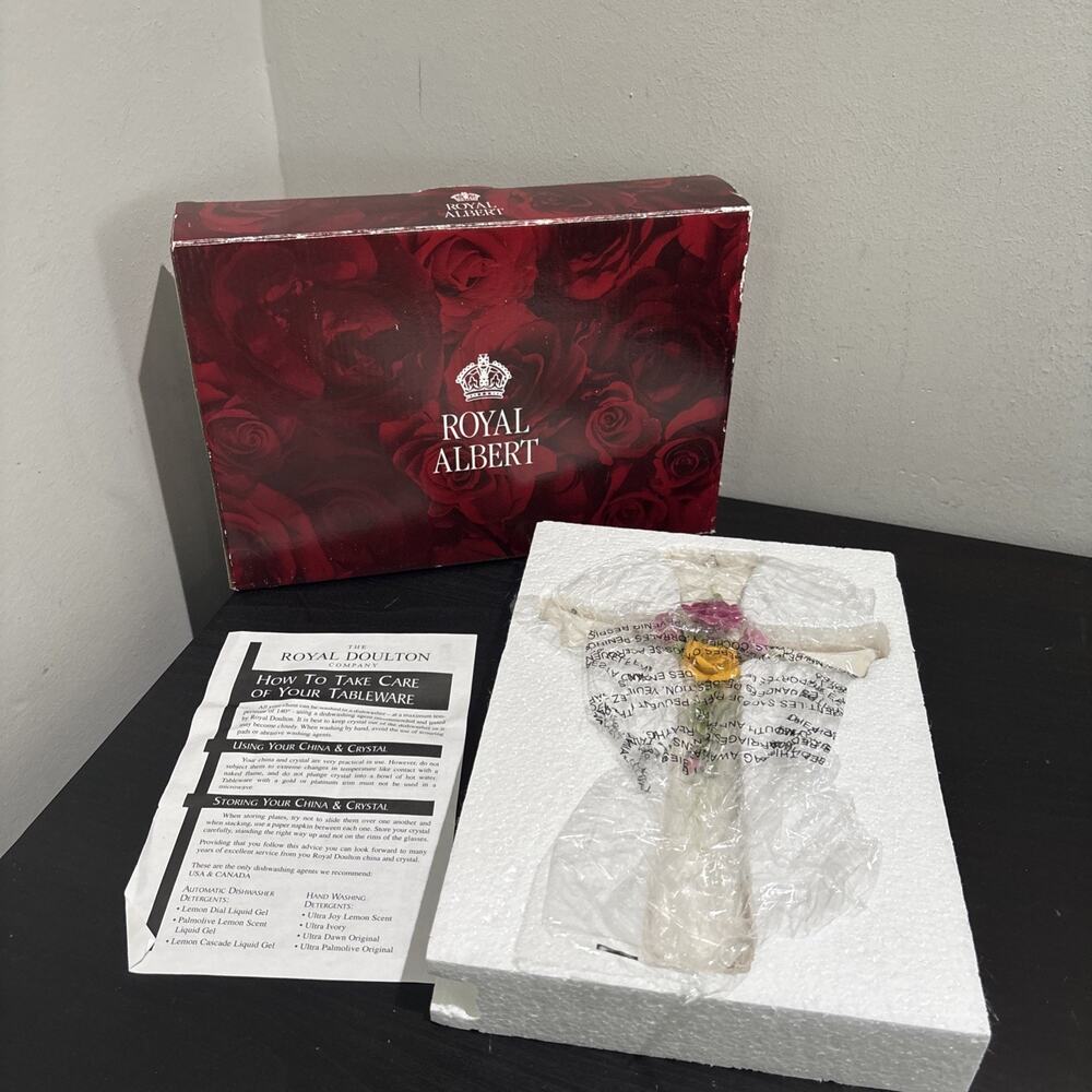 New Royal Albert Old Country Roses Classic Cross 2006 White Flowers 11” X 6.74”